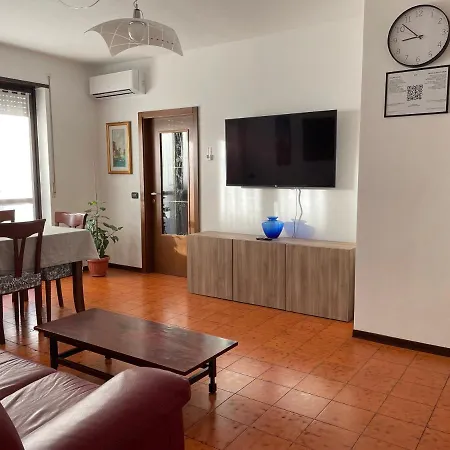 Spazioso Con 3 Da Letto Apartment